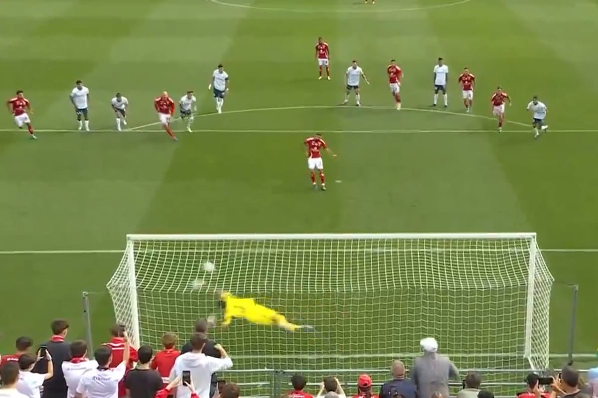 Gerónimo Rulli lanzó el manotazo con la derecha y evitó el gol en el penal que le pateó Romain Del Castillo; fue su primera jugada en el arco de Olympique de Marsella.