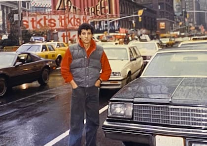 Gerry Cea en sus primeros tiempos en Estados Unidos. Llegó pensando que iba a ir a Disney con su abuela y terminó trabajando en los restaurantes de la familia mafiosa Gambino en Nueva York.