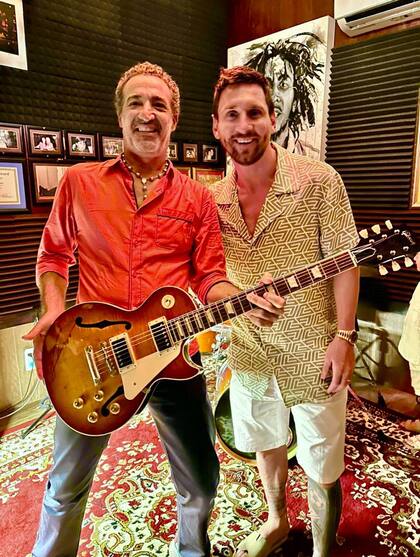 Gerry Cea junto a Messi en su local Prima Pasta de Miami Beach