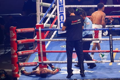 Gervonta Davis ya noqueó a Leo Santa Cruz, que permaneció durante más de un minuto dormido después del KO
