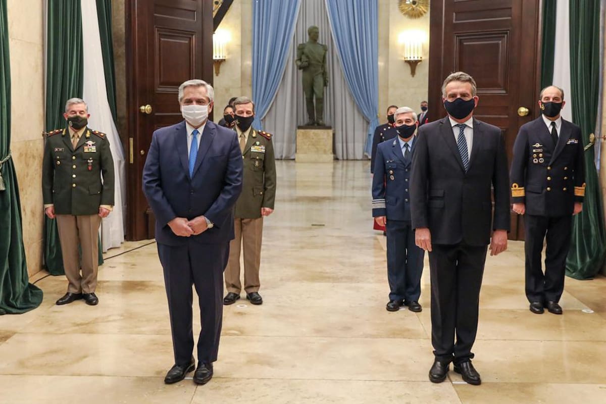 Gesto: Alberto Fernández elogió la tarea de las Fuerzas Armadas en la pandemia y anunció un reconocimiento salarial para el personal militar