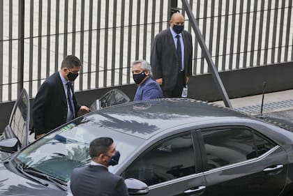 Alberto Fernández participó del encuentro de camaradería de las FFAA