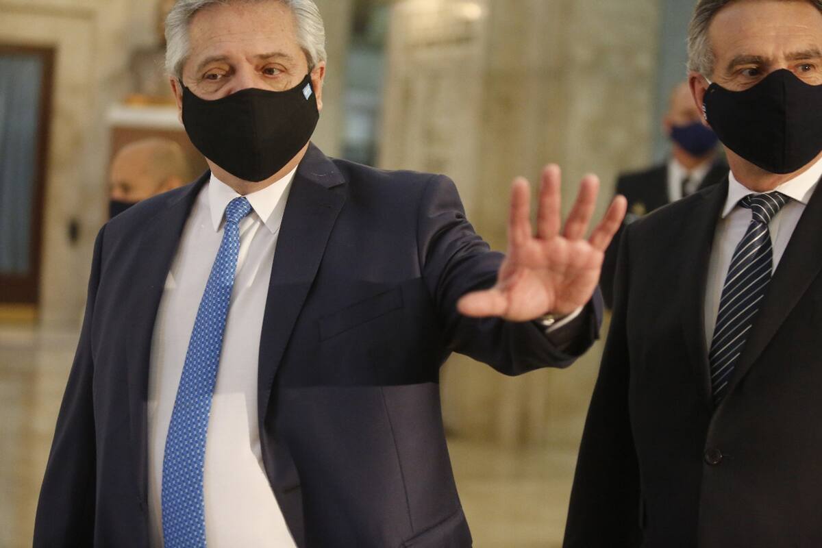 Gesto: Alberto Fernández elogió la tarea de las Fuerzas Armadas en la pandemia y anunció un reconocimiento salarial para el personal militar