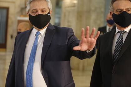 Gesto: Alberto Fernández elogió la tarea de las Fuerzas Armadas en la pandemia y anunció un reconocimiento salarial para el personal militar