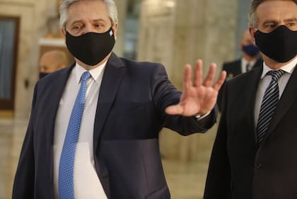 Fernández pide "no relajarse" con los cuidados