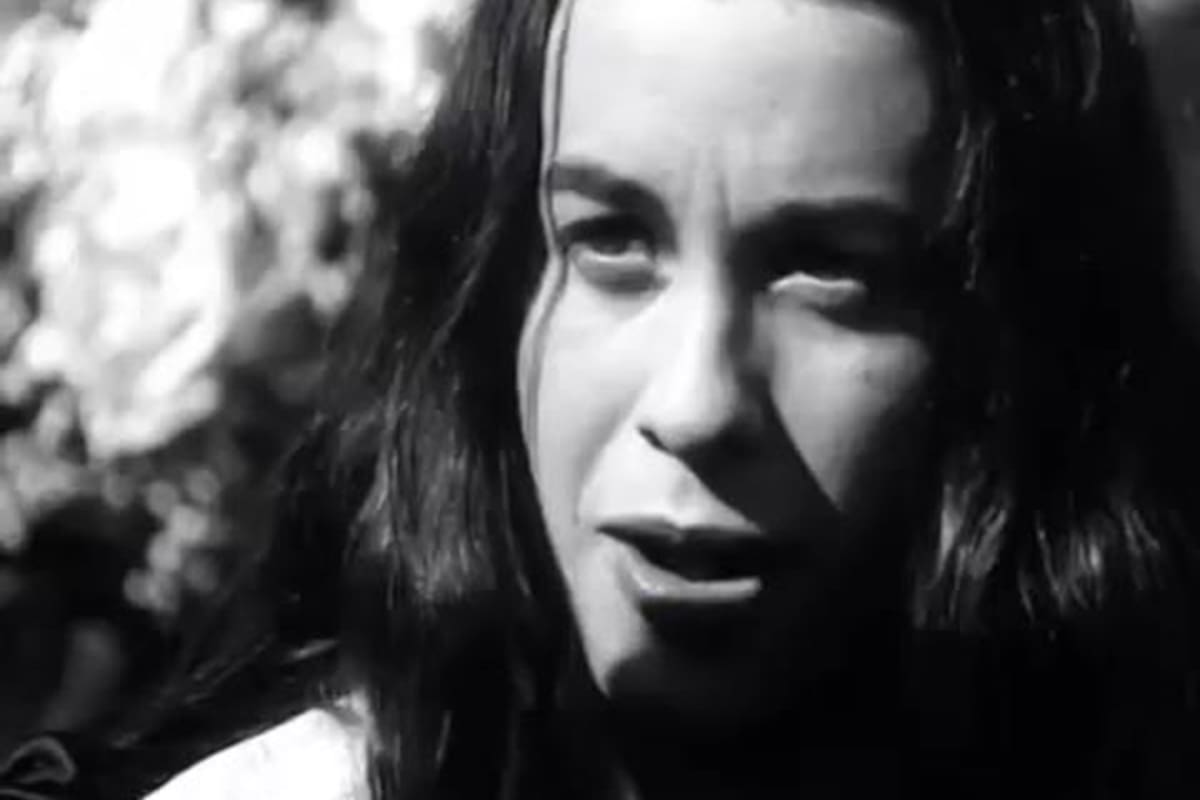 GF Default - Alanis Morissette - "Hand In My Pocket" - Fuente: YouTube