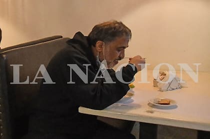 Naranja, Kiwi y pan negro, el desayuno elegido por Ghasemi Gholamreza
