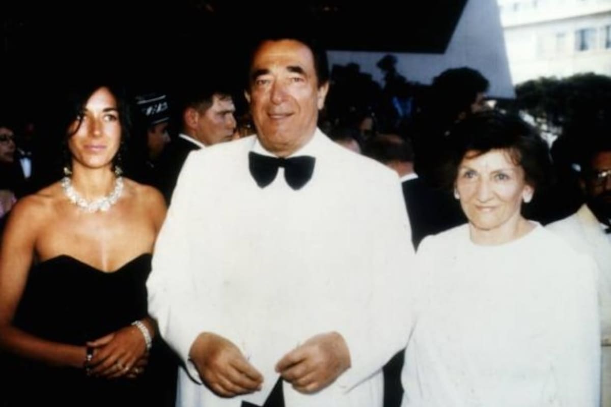 Ghislaine Maxwell con su papá, Maxwell, y su mamá, Elisabeth (Getty Images)