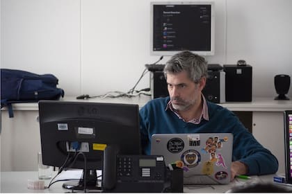 Ghosting, curving, orbiting... algunas de las costumbres no tan responsables afectivamente que ocurren en el universo de las citas online.