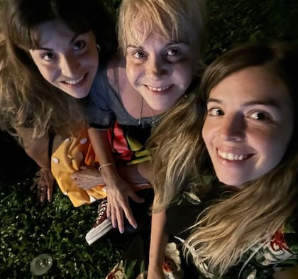 Gianinna, Claudia y Dalma, madre e hijas siempre unidas