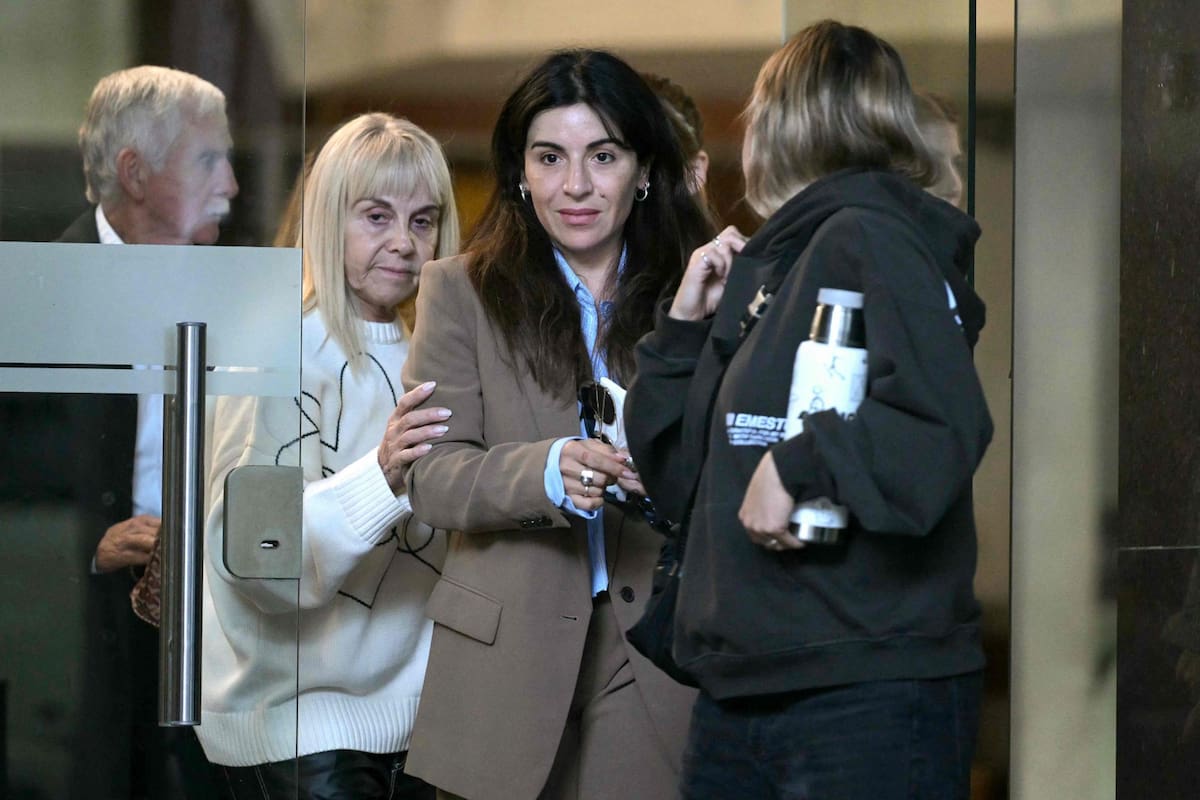 Gianinna Maradona, al ingresar en la sala de audiencia