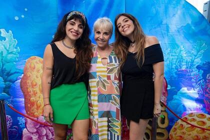 Gianinna Maradona, Claudia Villafañe y Dalma Maradona en el cumpleaños de Roma