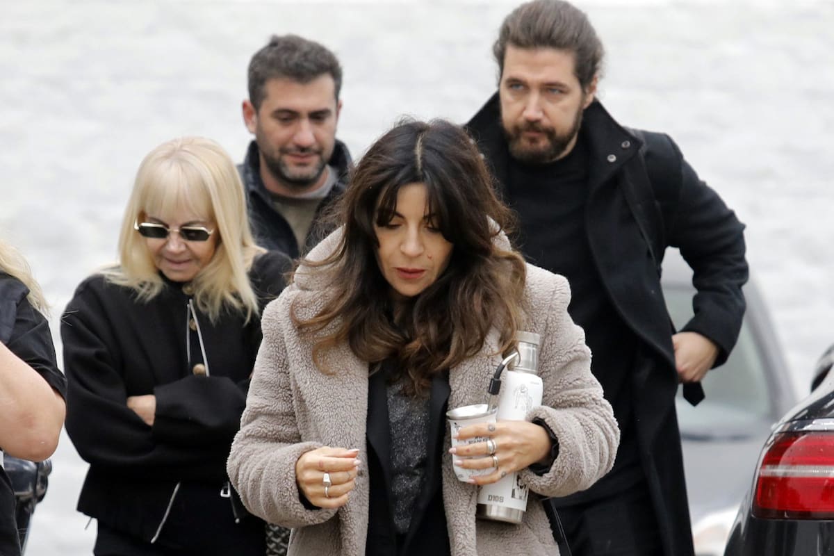 Gianinna Maradona y su madre, Claudia Villafañe, se dirigen a los tribunales de San Isidro
