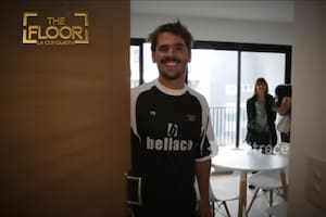 Gianluca recibió las llaves del departamento que ganó en Los 8 escalones (Foto: Captura de TV / eltrece)