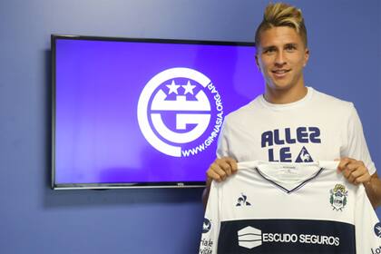 Gianluca Simeone en la presentación en Gimnasia y Esgrima de la Plata
