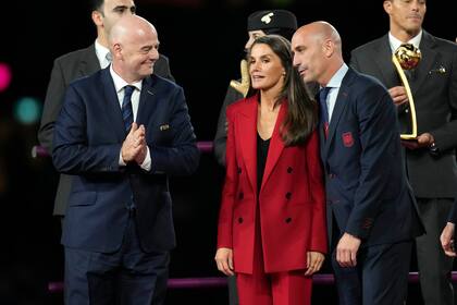 Gianni Infantino criticó a Luis Rubiales por el beso a Jenni Hermoso y sus repercusiones