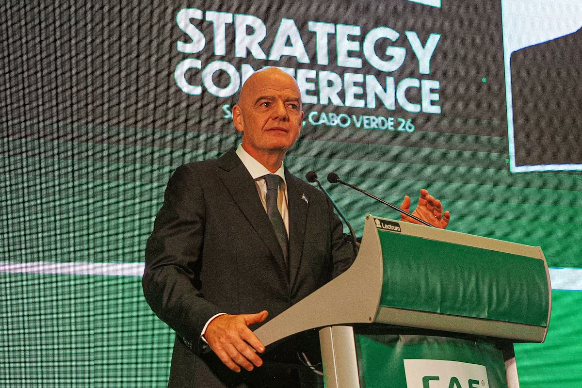 Gianni Infantino da su discurso en la apertura de la conferencia estratégica de la Confederación Africana de Fútbol (CAF)