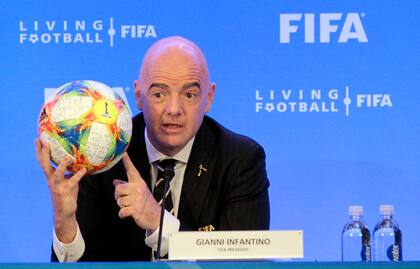Gianni Infantino sucedió a Joseph Blatter, salpicado por los escándalos del FIFAgate