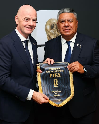 Gianni Infantino y Claudio Tapia en el debut argentino en el Mundial 2026