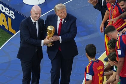 Gianni Infantino y Donald Trump le dan la Copa del Mundo a Rodri