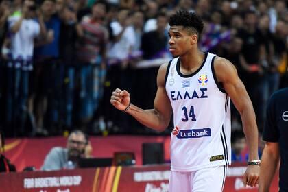 Giannis Antetokoumpo fue distinguido por segundo año seguido como el jugador más valioso de la NBA (MVP); el corrimiento de fechas para la temporada 2021 puede complicar a Grecia en su anhelo olímpico.