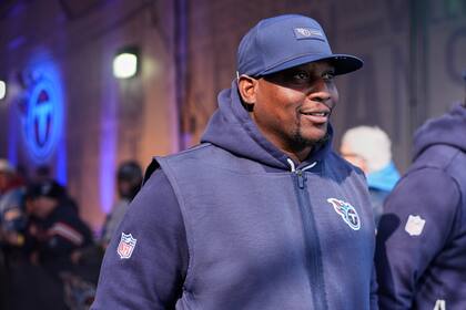 Giants contratan a Dennard Wilson como coordinador defensivo según fuente de AP