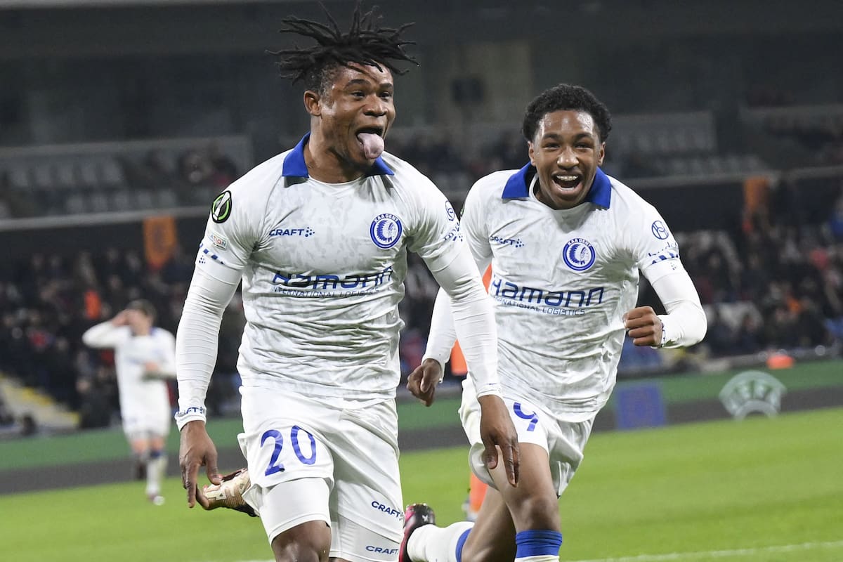 Gift Emmanuel Orban, el delantero de KAA Gent, de Bélgica, marcó tres goles en tres minutos