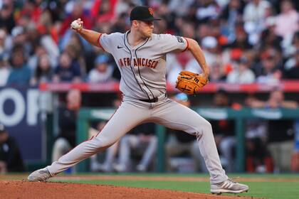 Gigantes logran victoria 3-2 sobre Angelinos con gran apertura de Roupp y jonrón de Chapman