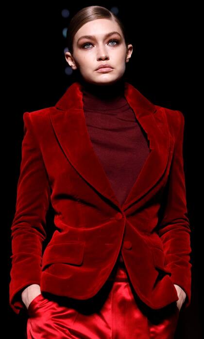 Gigi Hadid, en la apertura de la NYFW, como modelo de Tom Ford una vez más