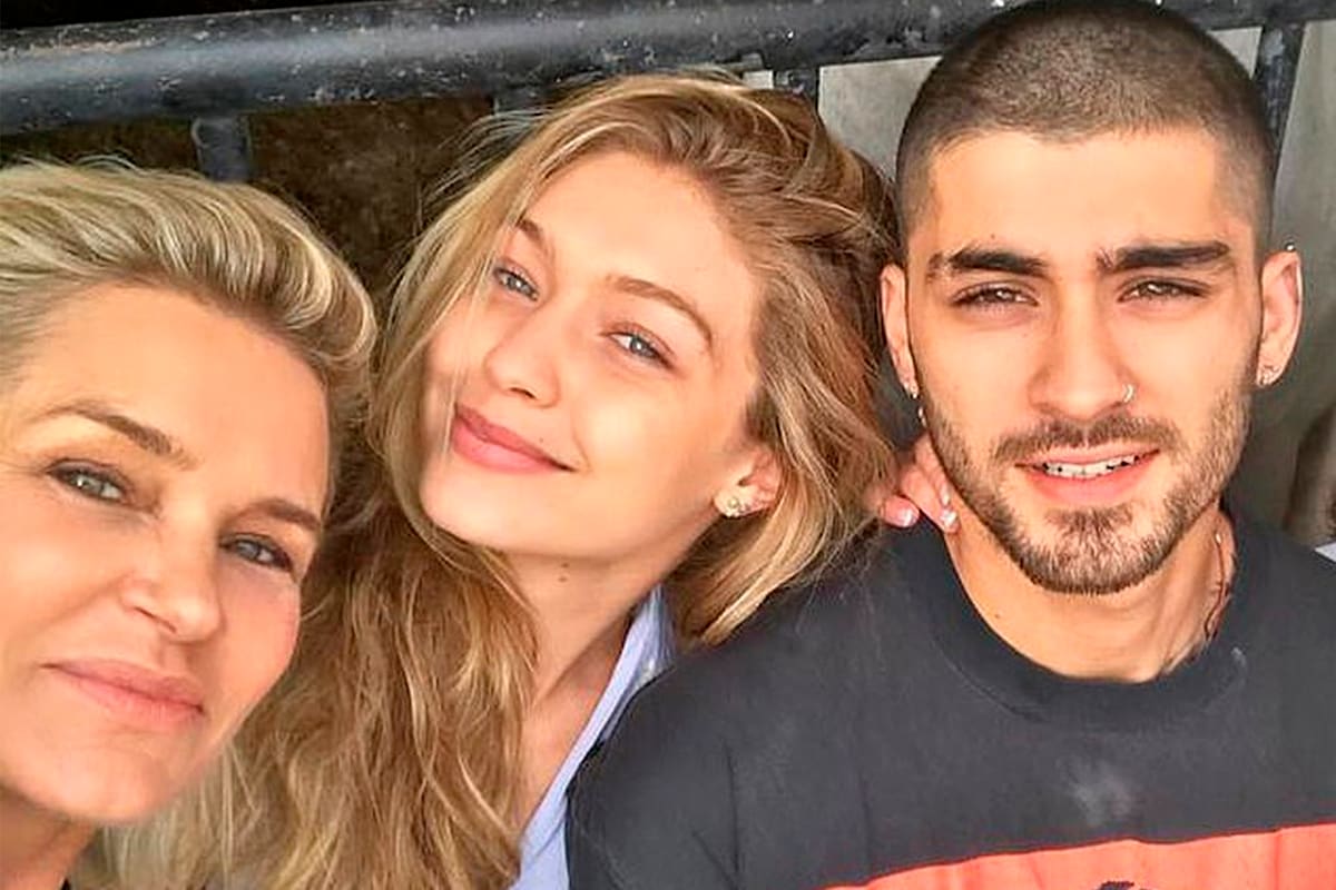Gigi Hadid y Zayn Malik junto a Yolanda, la madre de la modelo
