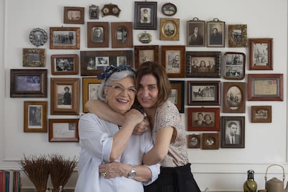 Gigliola Zecchin y su hija Aldana Duhalde: "Compartir la vida con mamá es sinónimo de profundidades, de ideas claras, de disquisiciones éticas, de lana, de seda y de puro algodón", dice