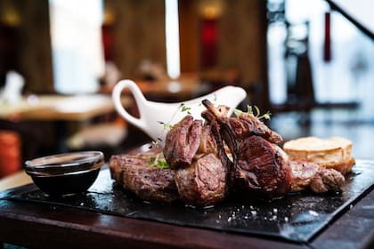 Gigot de cordero braseado al malbec.