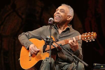 Gilberto Gil durante su concierto en el Teatro Colón