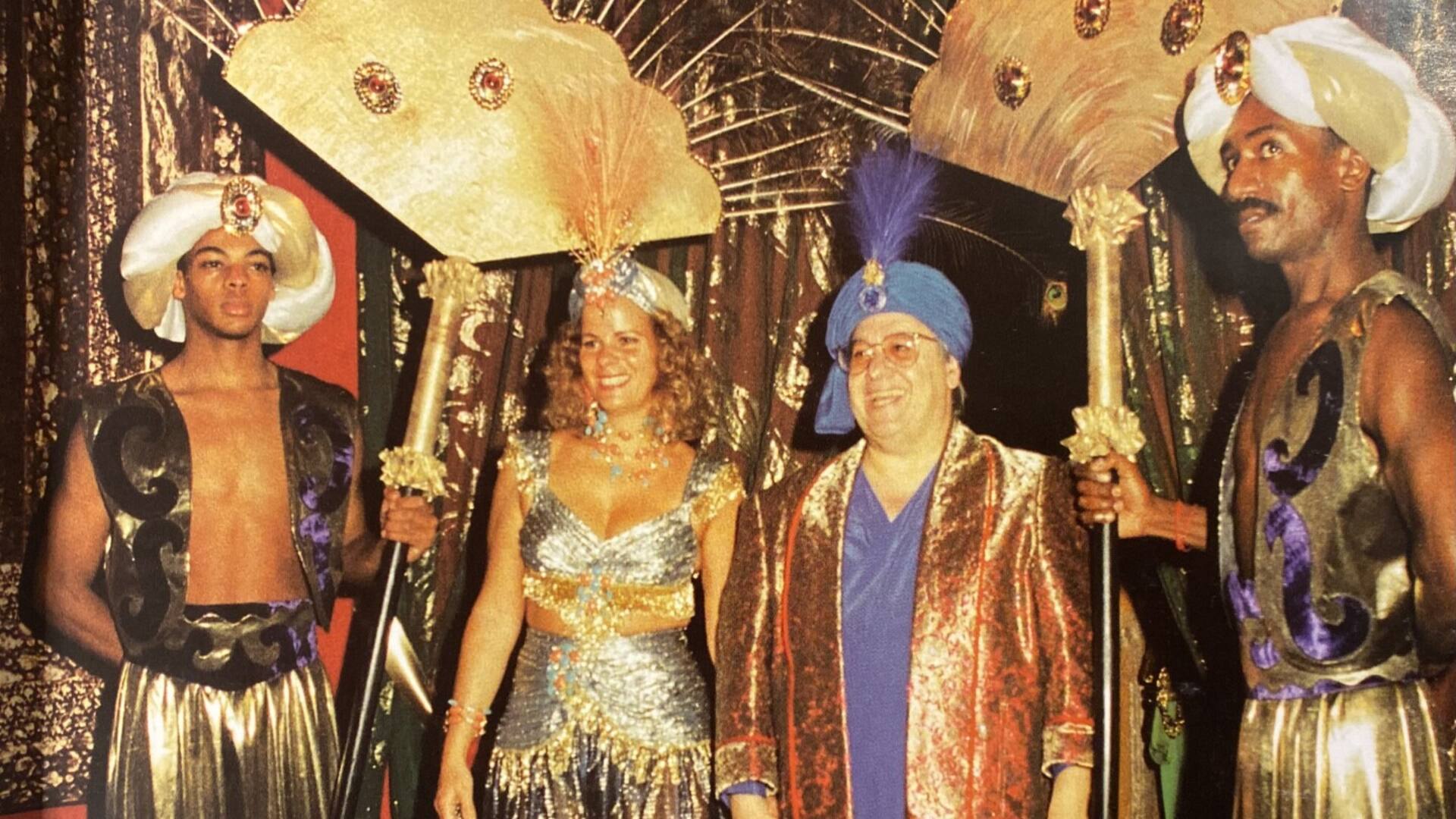 Gilberto Scarpa y su mujer, Enriqueta, anfitriones de la fiesta que llamaron "Las Mil y Una Noches"