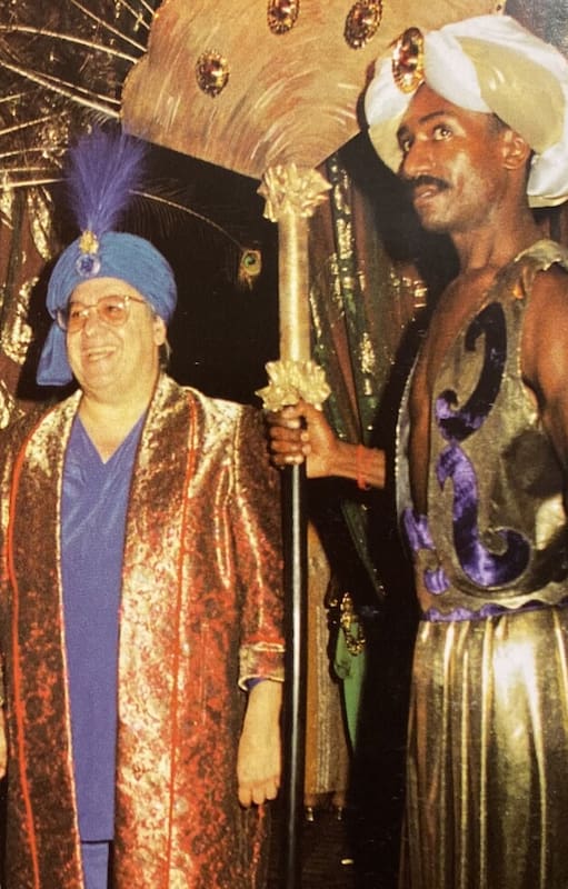 Gilberto Scarpa y su mujer, Enriqueta, anfitriones de la fiesta que llamaron "Las Mil y Una Noches"