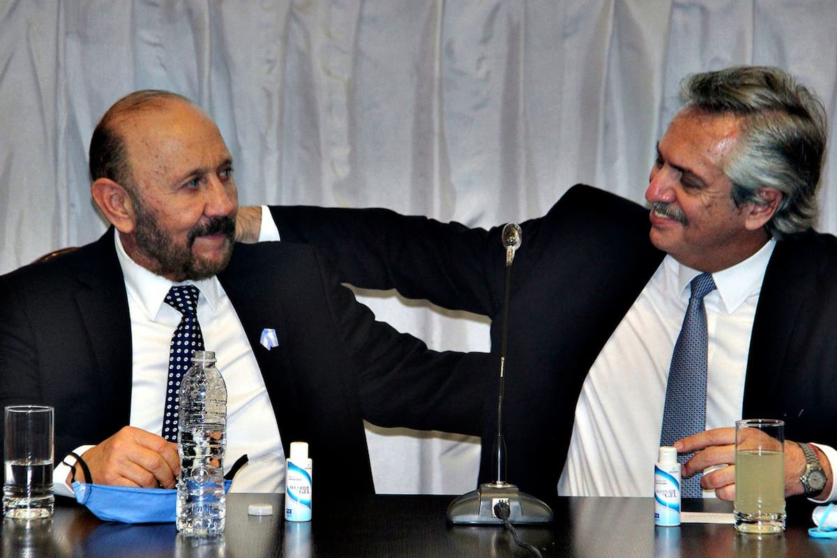 Gildo Insfrán, gobernador de Formosa desde 1995, en una imagen del año pasado cuando recibió a Alberto Fernández en los primeros meses de la pandemia