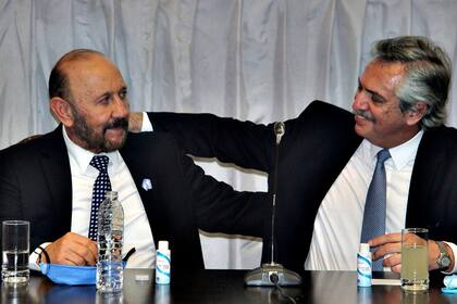 Gildo Insfrán y Alberto Fernández, durante una visita presidencial a Formosa, en plena cuarentena estricta.