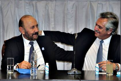 Gildo Insfrán y Alberto Fernández en la visita del Presidente del 28 de mayo pasado. Habían transcurrido 2 meses y días del comienzo de la cuarentena y Formosa aún no tenía positivos.