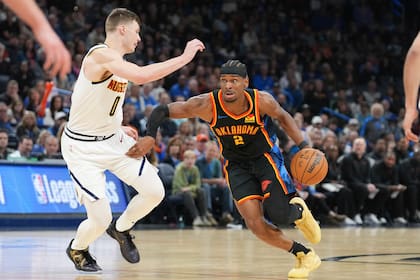 Gilgeous-Alexander anota 40 y Thunder vence 127-103 a Nuggets en duelo de líderes del Oeste