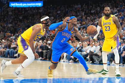 Gilgeous-Alexander anota 42 puntos y Thunder lidera la NBA tras vencer 136-120 a Lakers