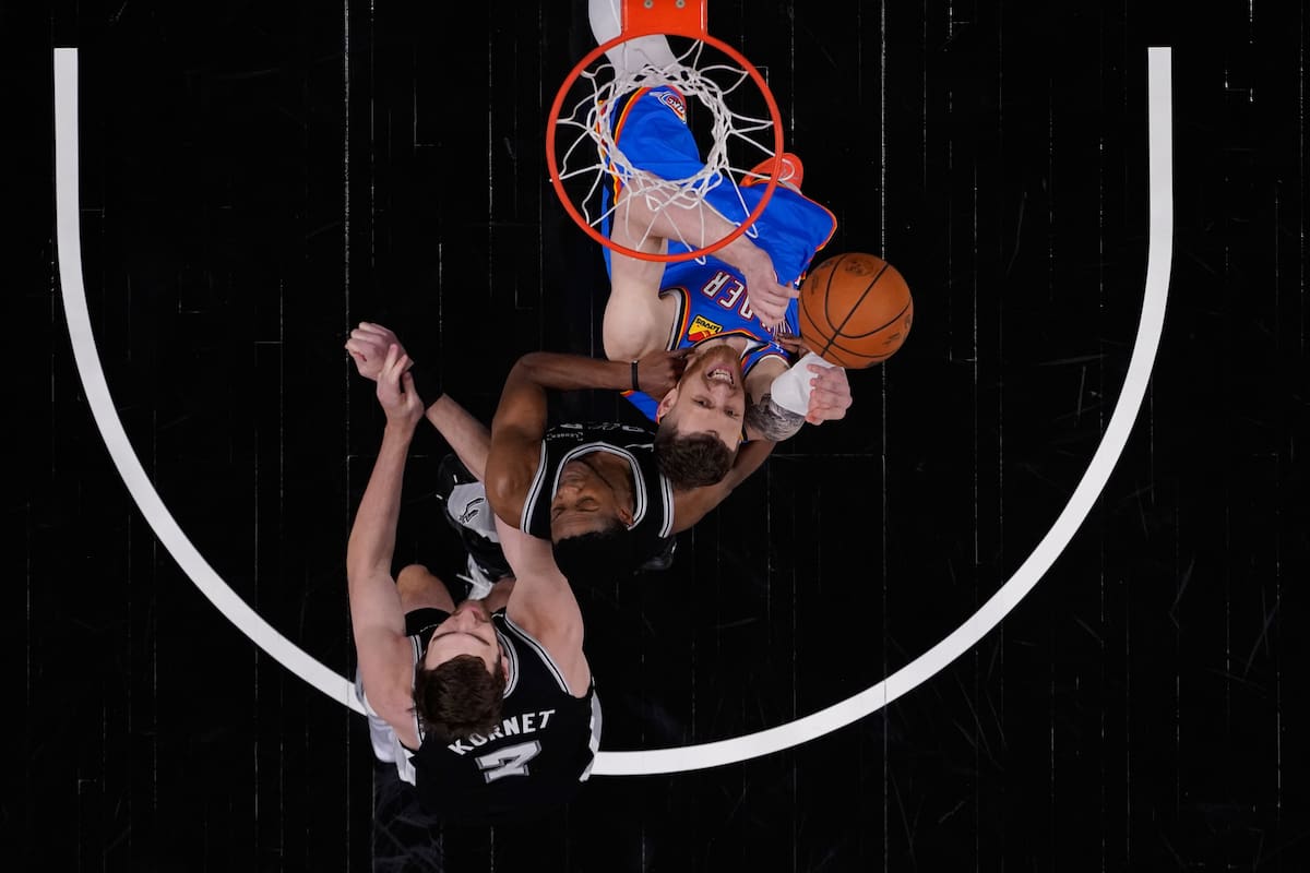 Gilgeous-Alexander y la banca llevan a Thunder a victoria ante Spurs y a ventaja de 2-1 en la serie