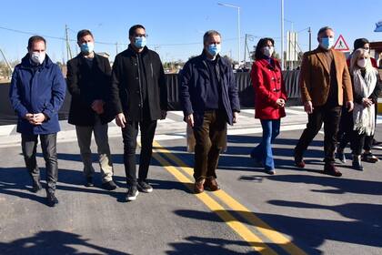 Gill, Schiaretti y Accastello inauguraron un puente juntos en Villa María, donde se enfrentan los "peronismos" de Córdoba.