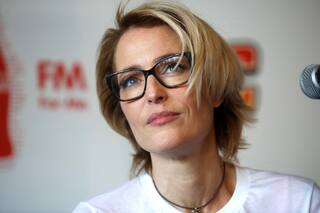 Gillian Anderson colecciona cientos de secretos de mujeres de todo el mundo en su nuevo libro