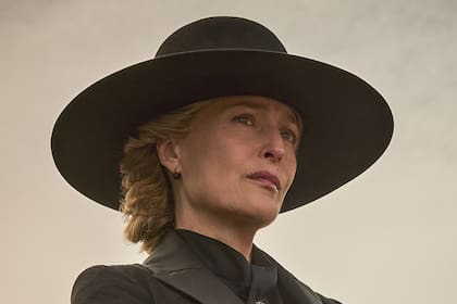 Gillian Anderson se pone en la piel de Constance Van Ness en la nueva serie de Netflix, Los abandonados