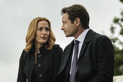Gillian Anderson se refirió a la noche que ignoró a su novio para besar a David Duchovny: “¡No sé por qué lo hice!”