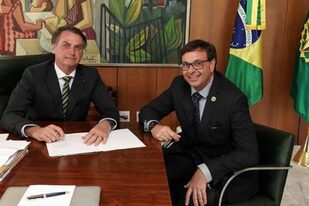 El presidente de Brasil, Jair Bolsonaro, y su ministro de Turismo, Gilson Machado Neto