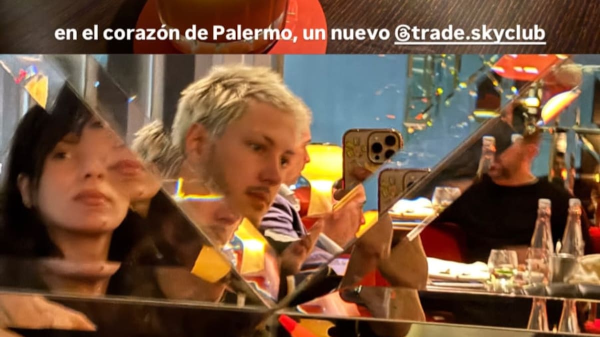 Gimena Accardi y Seven Kayne en una salida nocturna