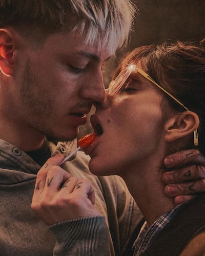 Gimena Accardi y Seven Kayne protagonizaron "TILF"