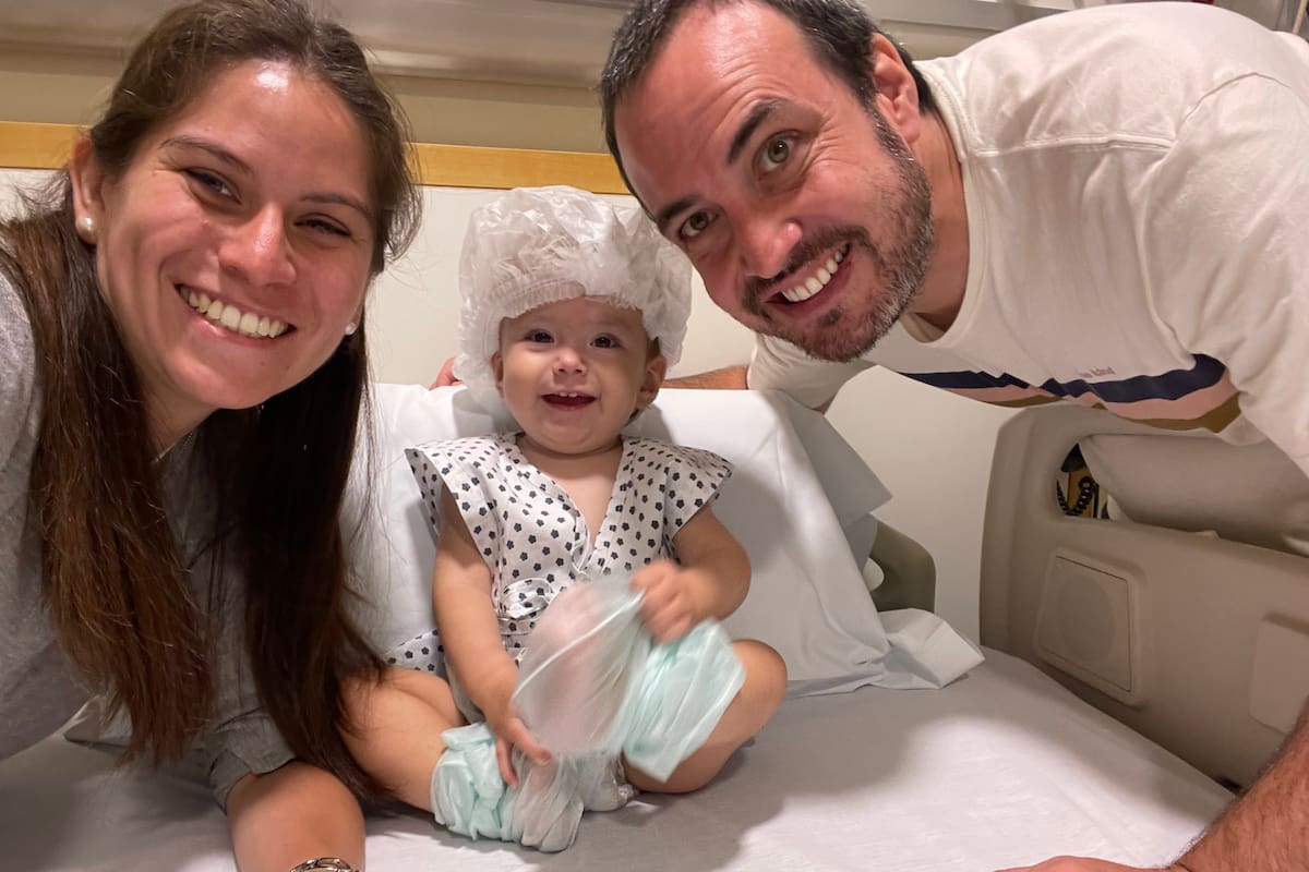 Gimena y Patricio junto a Fátima, en el sanatorio