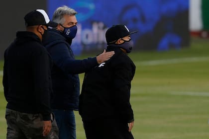 El día del último cumpleaños de Maradona, cuando caminó en malas condiciones por la cancha de Gimnasia a instancias de la Liga Profesional.